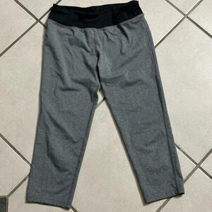 Champion Girls Active Gray Capri Leggings Size Large(10/12)‎